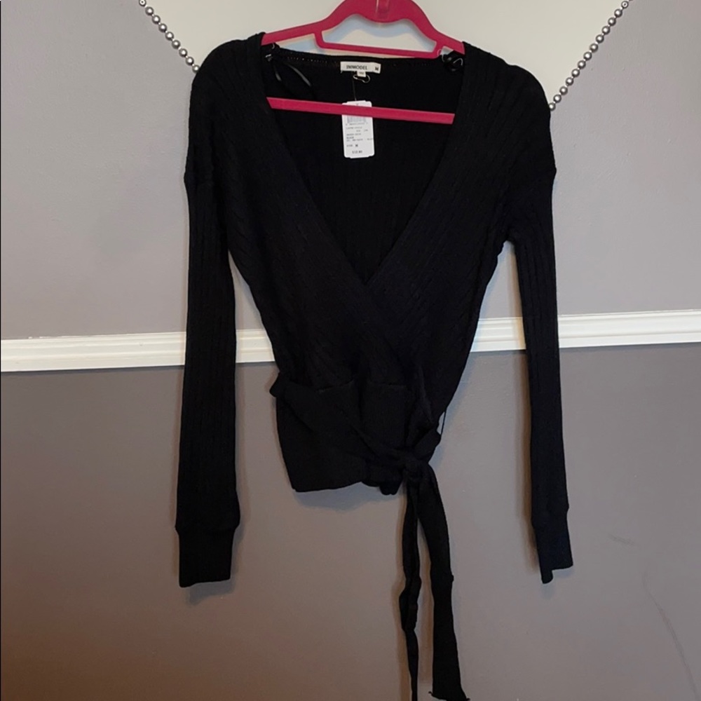NWT Black sweater v neck belt IM model windsor